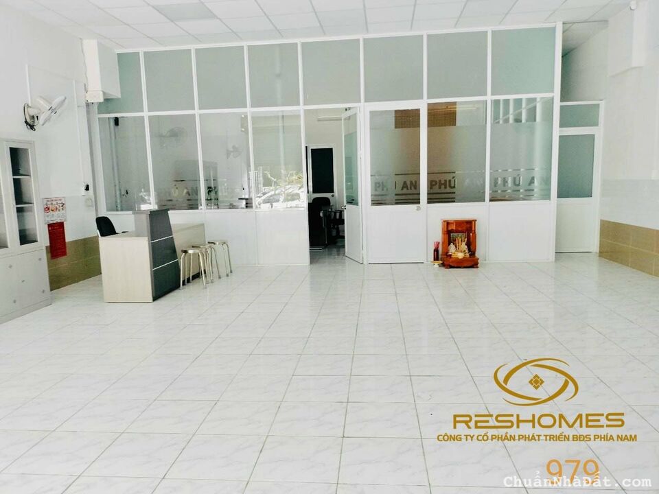 Ms 979_ Mặt bằng trống thông suốt Võ Thị Sáu, ngang 8m, cửa cuốn tự động