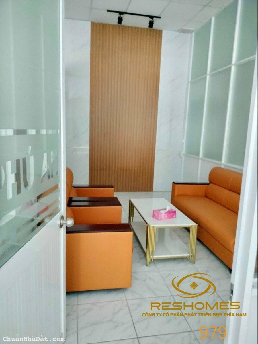 Ms 979_ Mặt bằng trống thông suốt Võ Thị Sáu, ngang 8m, cửa cuốn tự động