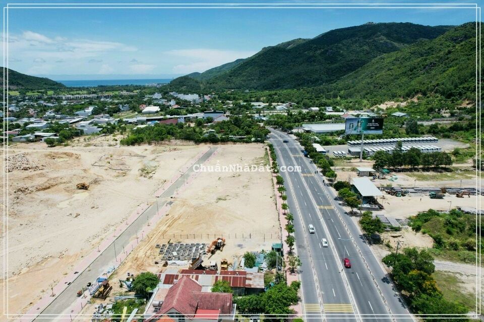Nhà phố đại lộ Nguyễn Tất Thành- Nha Trang