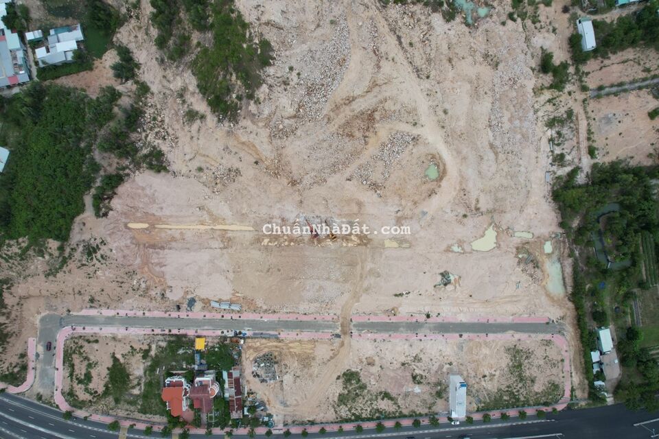 Nhà phố đại lộ Nguyễn Tất Thành- Nha Trang