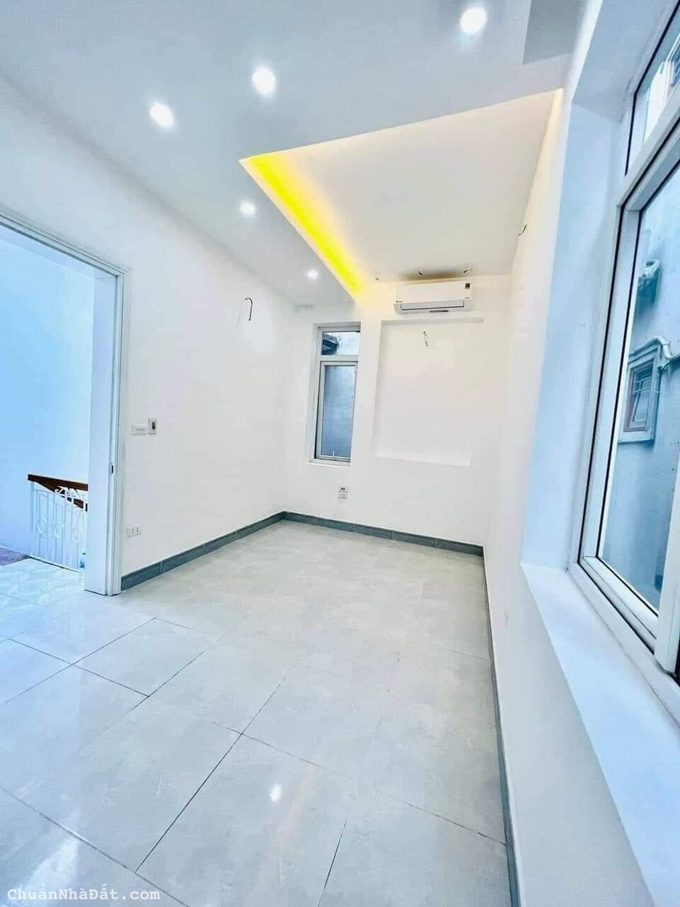 Bán Nhà Phố Tôn Đức Thắng, Đống Đa  86m2 3T MT5m 19 tỷ 0979312111