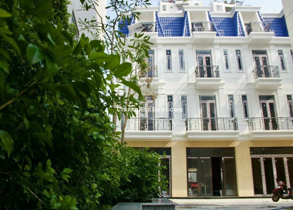 Bán nhà MT trung tâm quận Tân Phú, 1 trệt 3 lầu, đang cho thuê giá 60tr/tháng LH 0395457564