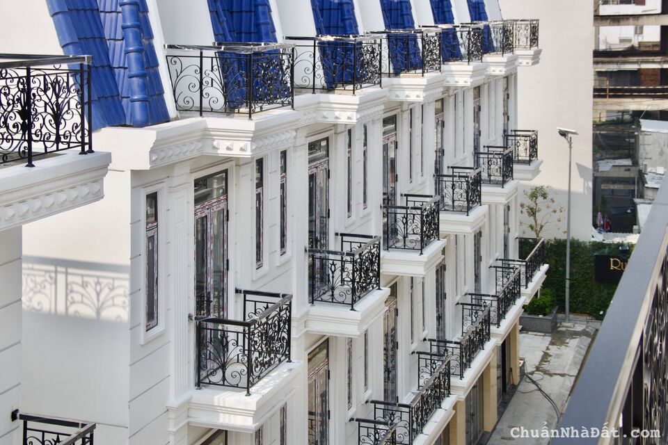 HOT! Bán nhà SHR mặt tiền đường Trịnh Đình Trọng - 1 trệt 3 lầu 210m2