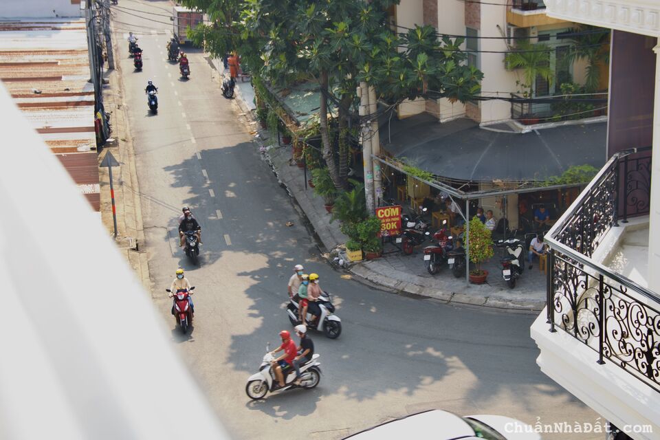 HOT! Bán nhà SHR mặt tiền đường Trịnh Đình Trọng - 1 trệt 3 lầu 210m2