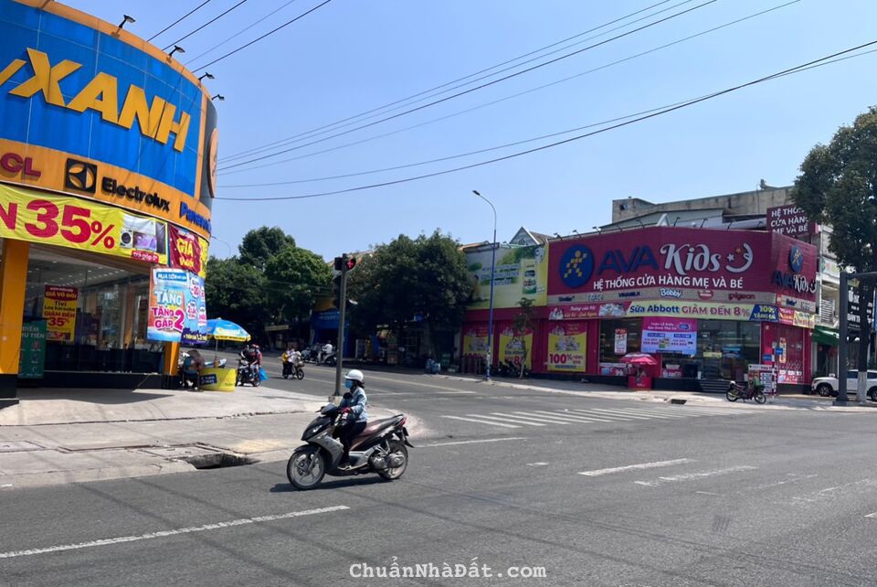 TÔI CHỦ BÁN GẤP 300m2 SÁT CHỢ,TRƯỜNG THPT,CÁCH QL13 100m.TIỆN BUÔN BÁN,FULL THỔ CƯ