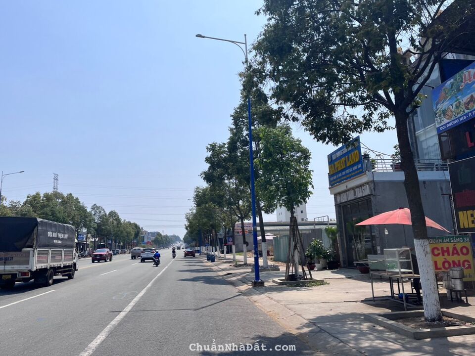 TÔI CHỦ BÁN GẤP 300m2 SÁT CHỢ,TRƯỜNG THPT,CÁCH QL13 100m.TIỆN BUÔN BÁN,FULL THỔ CƯ