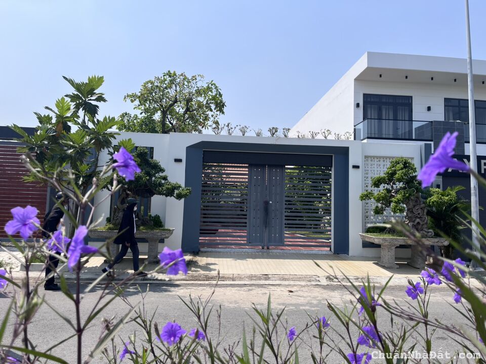 Chính chủ bán gấp lô đất 220m2 full thổ cư ngay QL 13, SHR, gần chợ, trường giá 3 tỷ 9