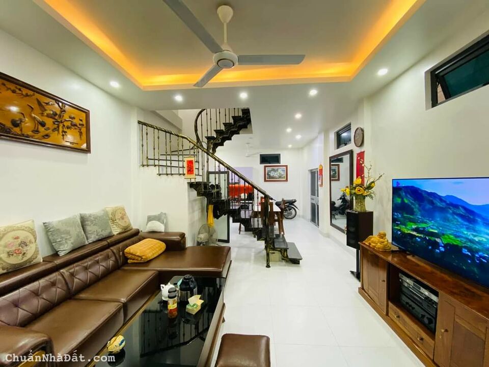 NHÀ ĐẸP THỤY KHUÊ, TÂY HỒ, LÔ GÓC 3 MẶT THOÁNG, DT 39M, GIÁ 5.5 TỶ.