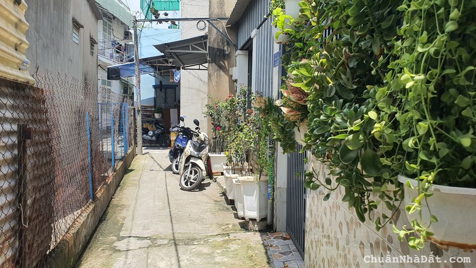 Bán nhà Bà Điểm, SHR, KT 4,2x13m, còn mới, giá 2,35 Tỷ Bán nhà Bà Điểm, SHR, KT 4,2x13m, còn mới, giá 2,35 Tỷ