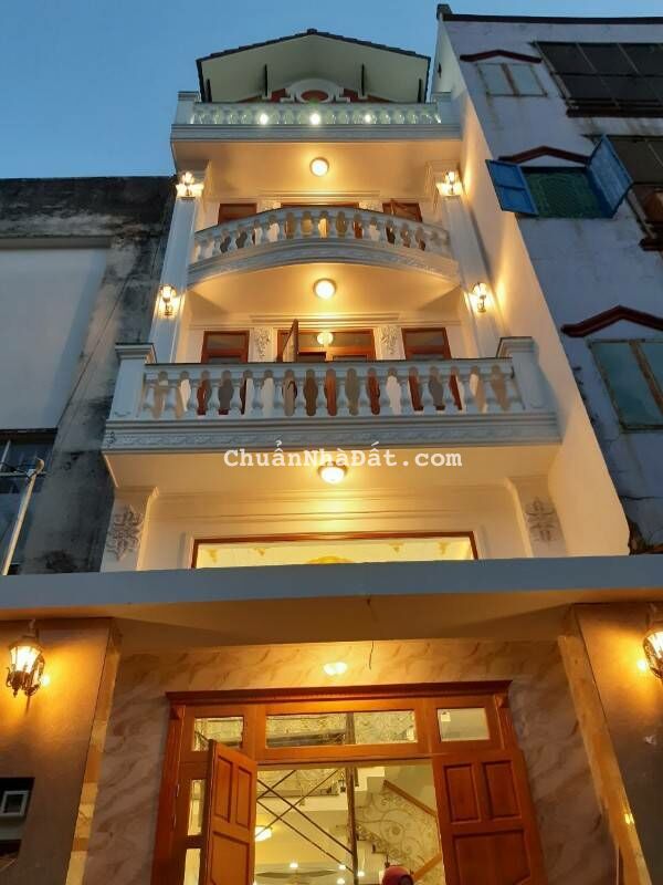 Cần cho thuê nhà hẻm ô tô khu nhà mới xây đồng bộ Dương Quảng Hàm, P5, GV.