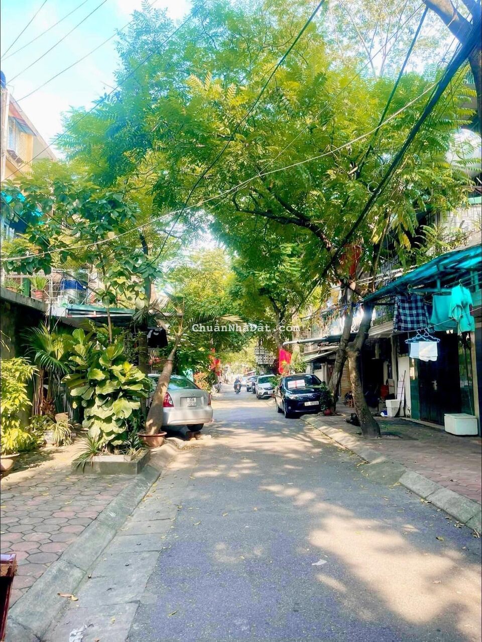 BÁN NHÀ tập thể 2 ngủ VỊ TRÍ ĐẸP phố Thanh nhàn, GIÁ TỐT - CÓ Ô TÔ ĐỖ NGAY