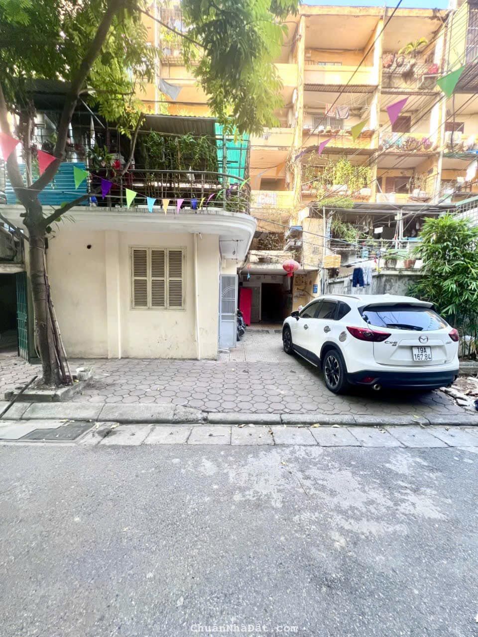 BÁN NHÀ tập thể 2 ngủ VỊ TRÍ ĐẸP phố Thanh nhàn, GIÁ TỐT - CÓ Ô TÔ ĐỖ NGAY