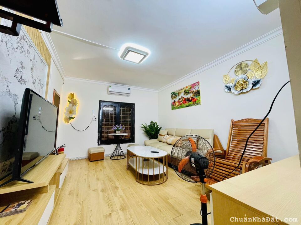 BÁN NHÀ tập thể 2 ngủ VỊ TRÍ ĐẸP phố Thanh nhàn, GIÁ TỐT - CÓ Ô TÔ ĐỖ NGAY