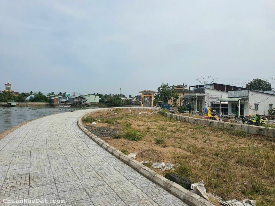 Bán nền mặt tiền 5m x 22m = 113m2(thổ cư 100%), view sông Bờ kè sông Cái Răng, phường Ba Láng, quận