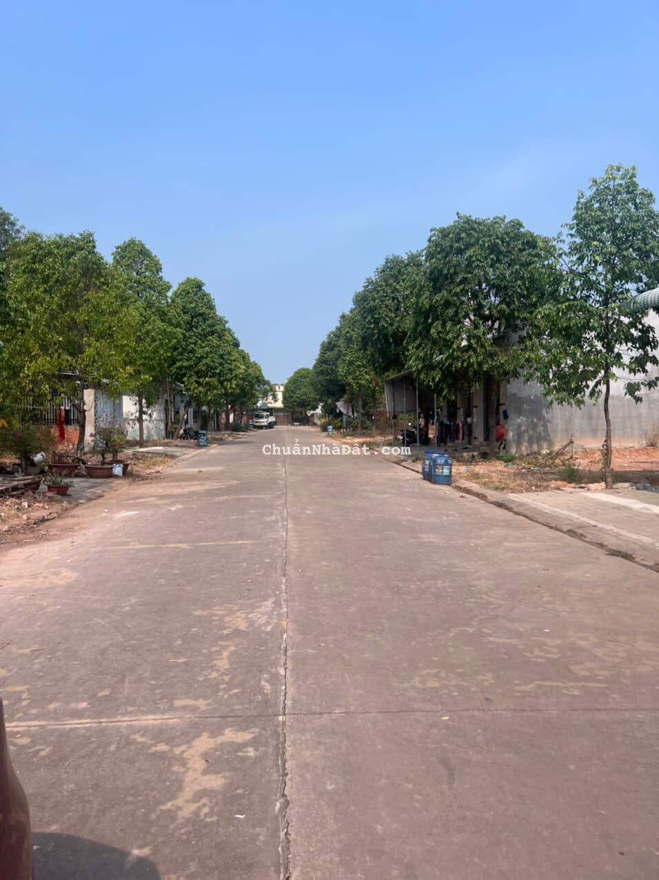 Tôi chủ bán gấp 450m2 đất thổ cư 100% sổ hồng, giá 1,350 tỷ/sổ đường 16m, gần chợ, tiện buôn bán KD