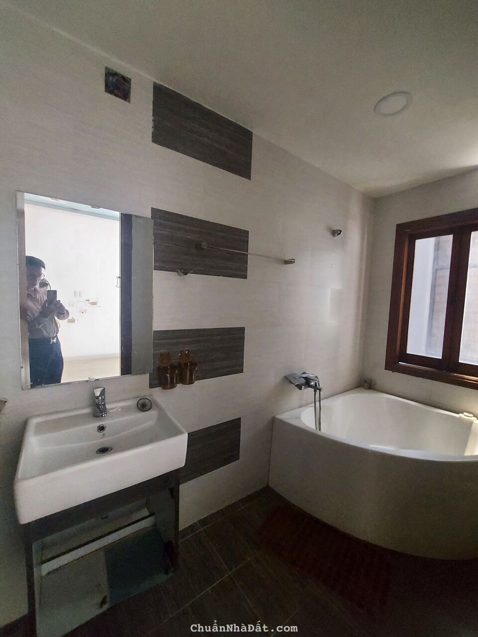 Giảm sụp hầm 5,2 Tỷ, mặt tiền Phan Châu Trinh, 6 Tầng DT 142m2, đắc địa KD - 18 Tỷ