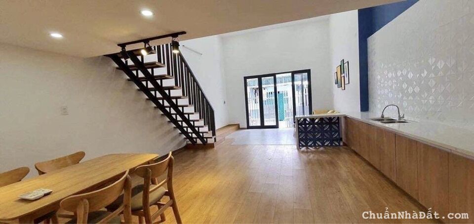 Hiếm nhà bán, kiệt ô tô Lý Tự Trọng, DT 80m2 kinh doanh, giá cực rẻ - Chỉ 3,1 Tỷ.