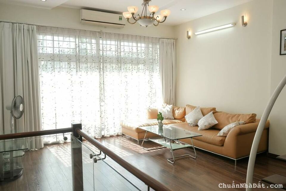 Bán nhà mặt phố tại Đường Nước Phần Lan, Tây Hồ, Hà Nội diện tích 43m2 giá 12.2 Tỷ