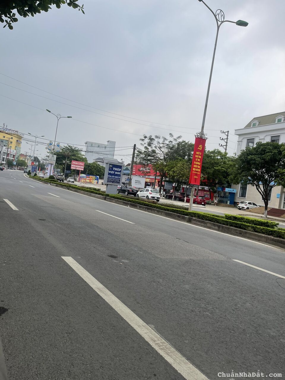 Bán nhà 3 tầng kinh doanh vô cùng sầm uất tại mặt đường Mê Linh, Khai Quang, Vĩnh Yên.