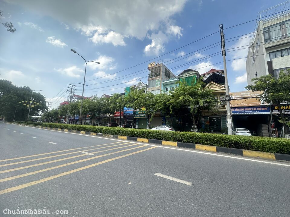 Bán nhà 3 tầng mặt phố Mê Linh, Khai Quang, Vĩnh Yên, Vĩnh Phúc. Lh: 0986934038