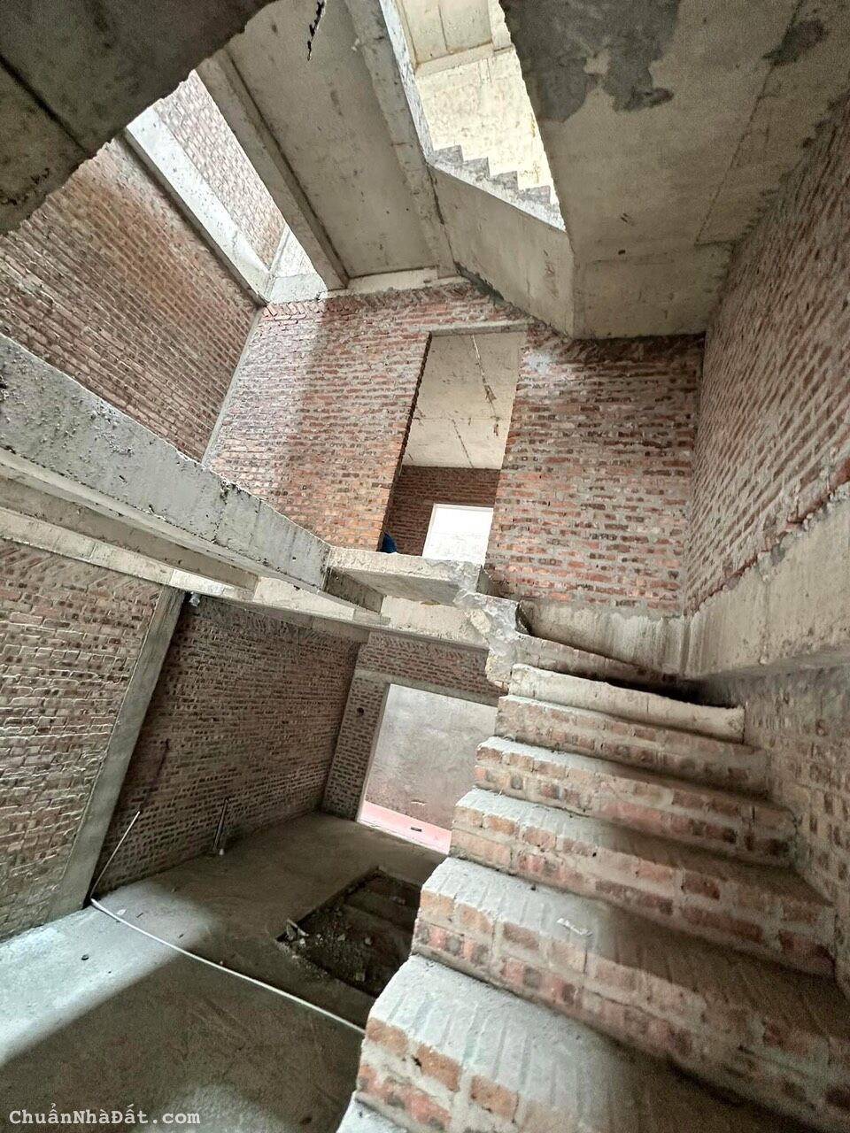 Bán nhà 5 tầng mặt đường Trần Phú, Vpit Praza, Định Trung, Vĩnh Yên. Lh: 0986934038