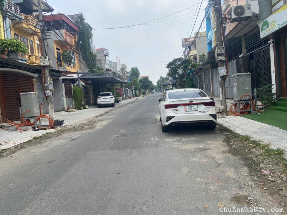 Bán đất tặng nhà cấp 4 mặt đường Phan Đình Giót, Khai Quang, Vĩnh Yên. Lh: 0986934038