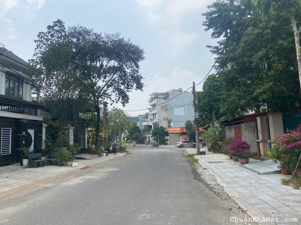 Bán đất tặng nhà cấp 4 mặt đường Phan Đình Giót, Khai Quang, Vĩnh Yên. Lh: 0986934038