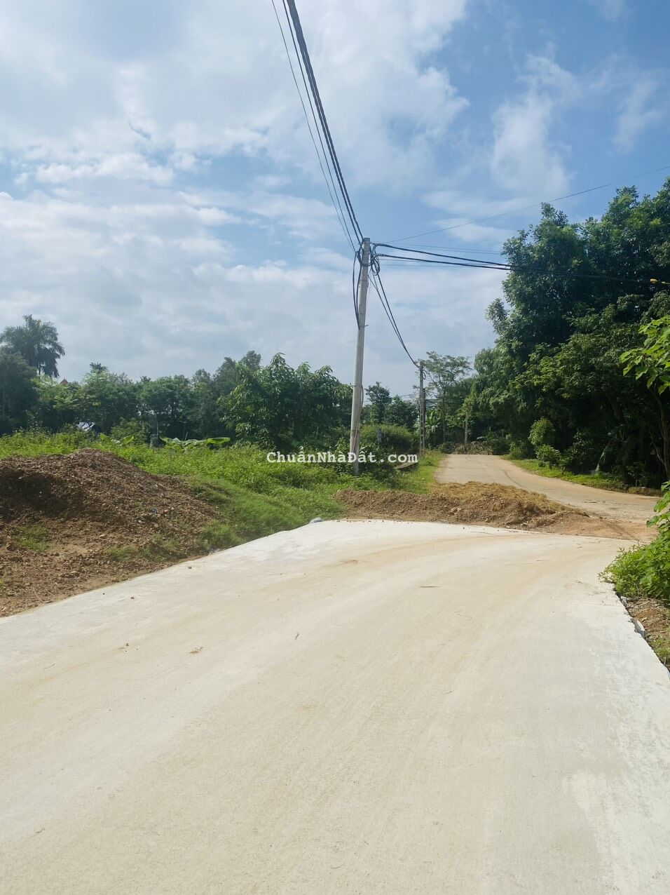 Bán 1100m2 đất rộng trục chính thôn Trại Giềng, Thanh Vân, Tam Dương, Vĩnh Phúc. Lh: 0986934038