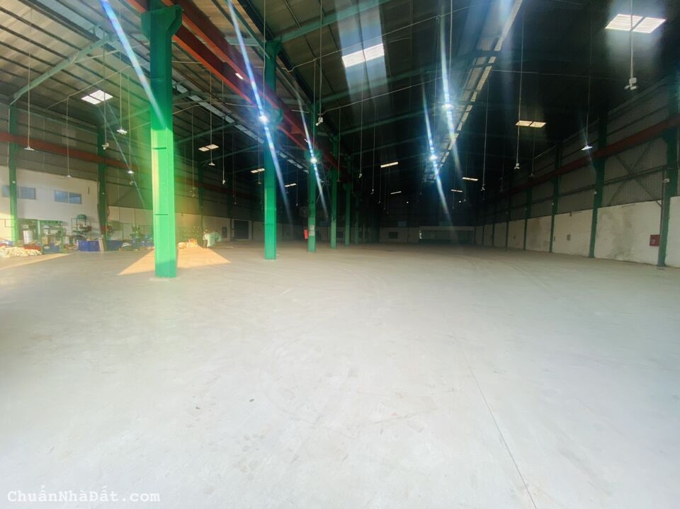 Cho thuê xưởng 3700m2 khu vực Định Trung, Vĩnh Yên, Vĩnh Phúc. Lh: 0986934038