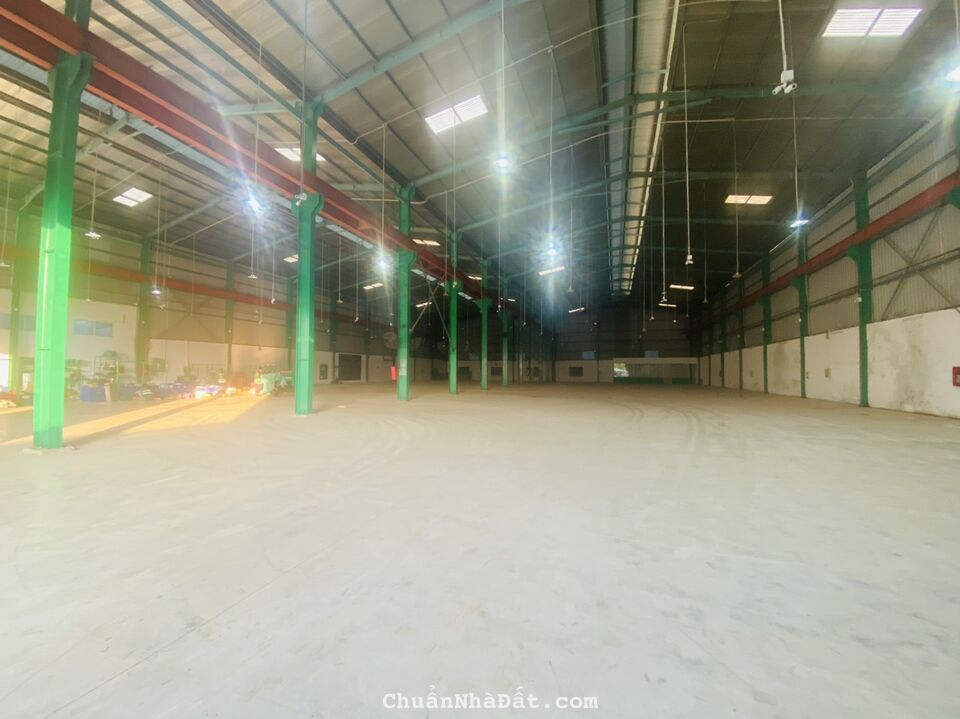 Cho thuê xưởng 3700m2 khu vực Định Trung, Vĩnh Yên, Vĩnh Phúc. Lh: 0986934038