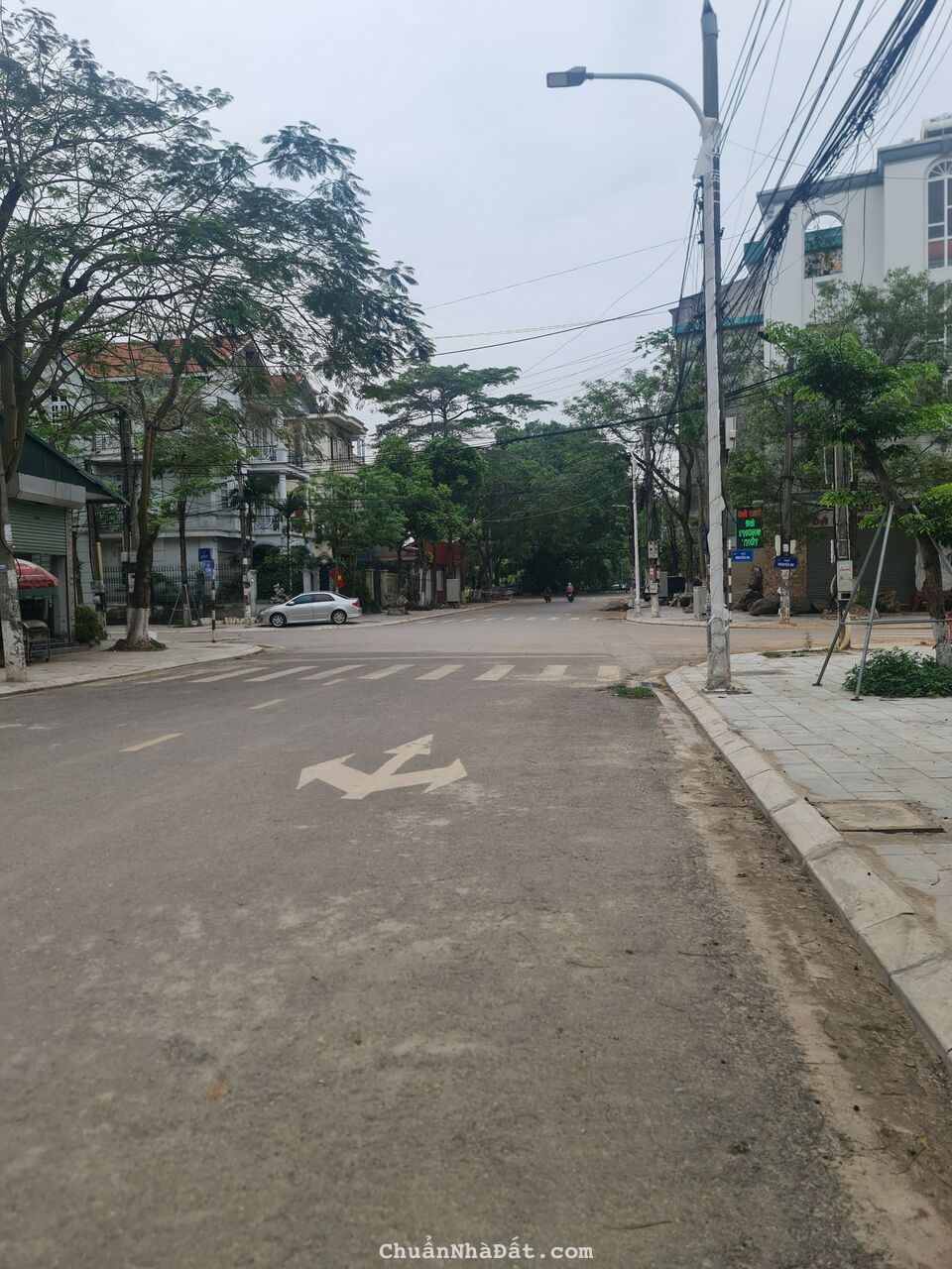 Cho thuê 180m2 nhà mặt phố Lê Chân, Khai Quang, Vĩnh Yên. Lh: 0986934038