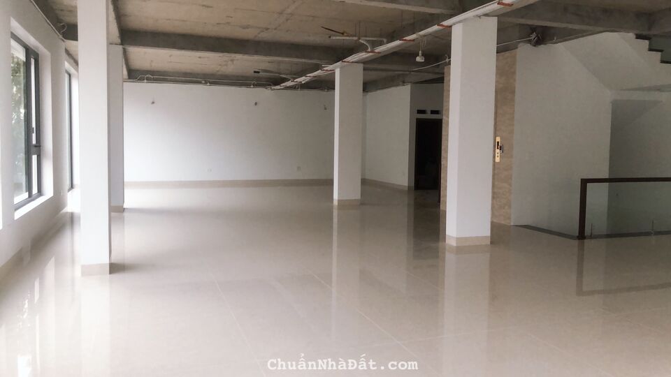 Cho thuê tòa nhà tầng 1 và 2 tại Liên Bảo, Vĩnh Yên, Vĩnh Phúc. Lh: 0986934038