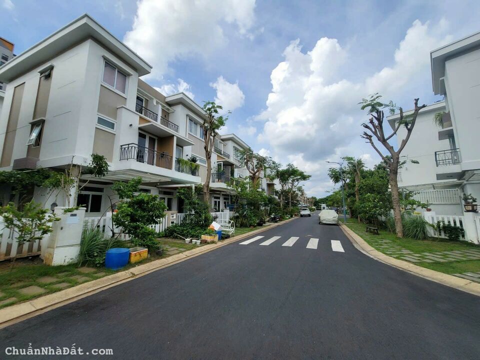 Nhà 3 tầng đường số 12m, khu Compound lịch sự, đẳng cấp. DT 7m*15m. Nhà 3 tầng đường số 12m, khu Compound lịch sự, đẳng cấp. DT 7m*15m.