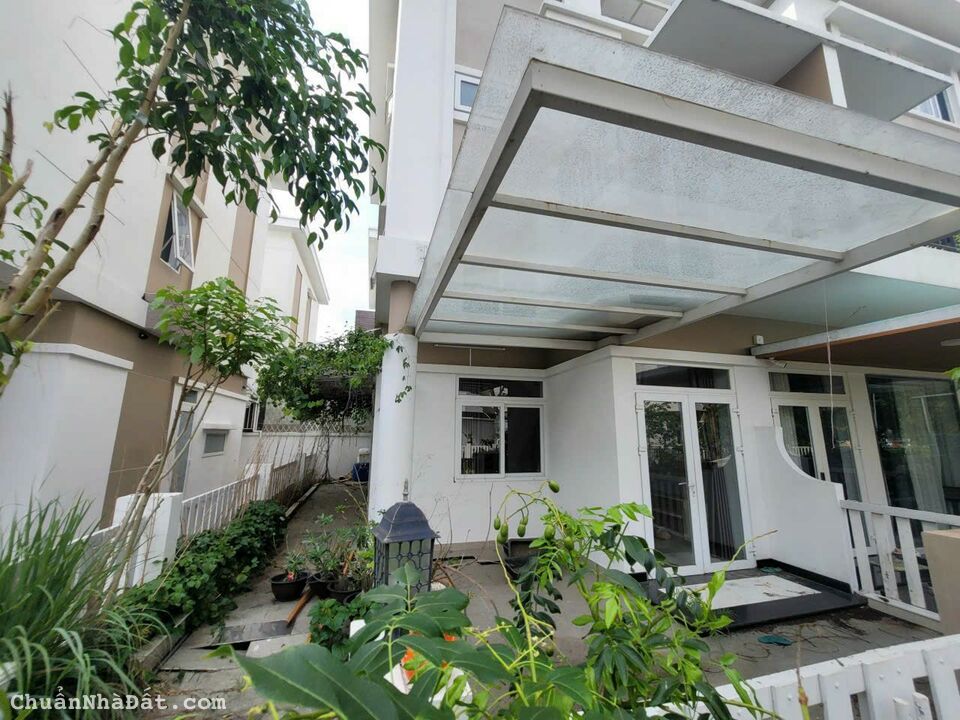 Nhà 3 tầng đường số 12m, khu Compound lịch sự, đẳng cấp. DT 7m*15m. Nhà 3 tầng đường số 12m, khu Compound lịch sự, đẳng cấp. DT 7m*15m.