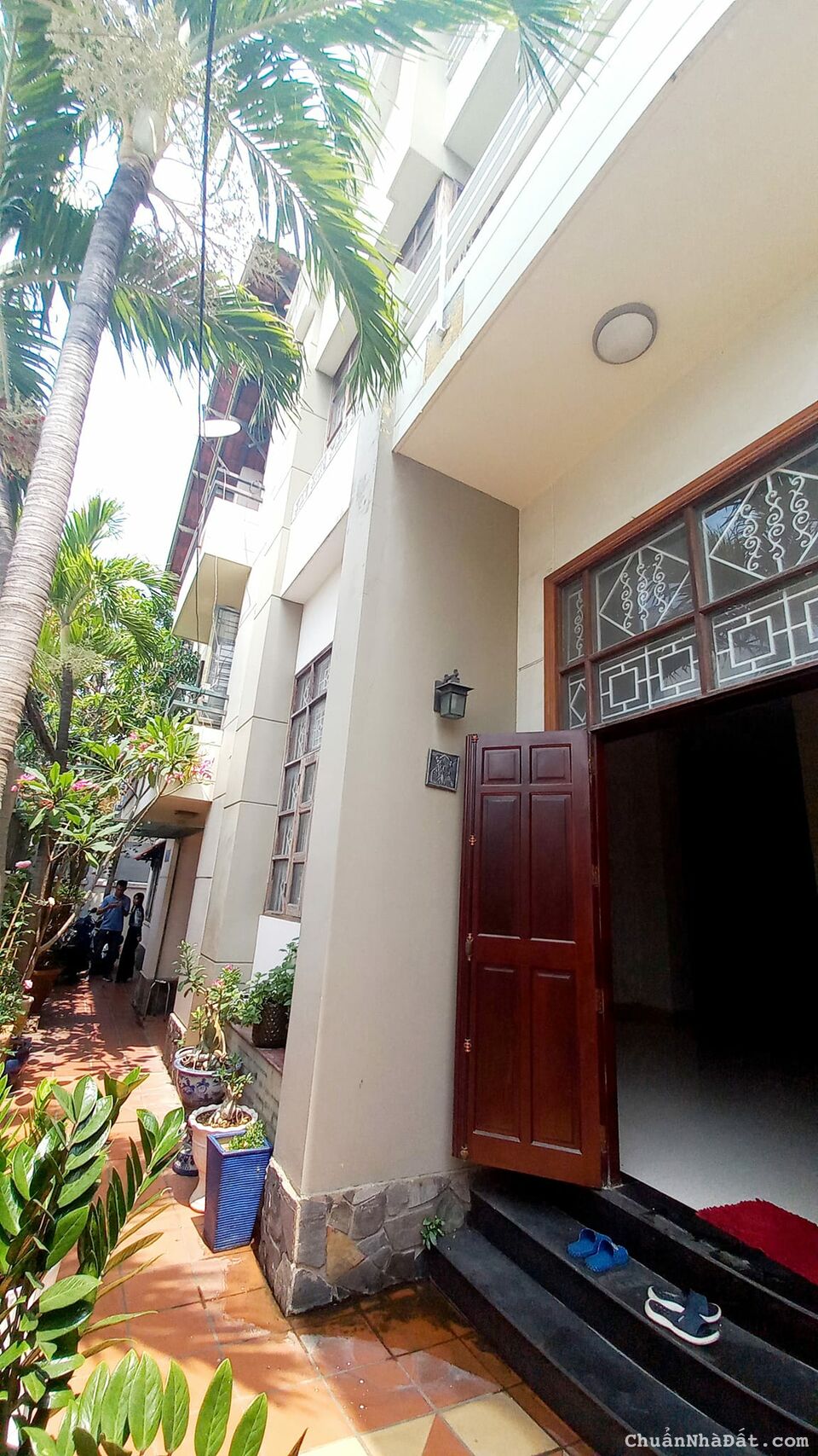 Biệt thự đẹp, 502 Huỳnh Tấn Phát, Quận 7. 10*13. 13 tỷ. Xe hơi quay đầu.