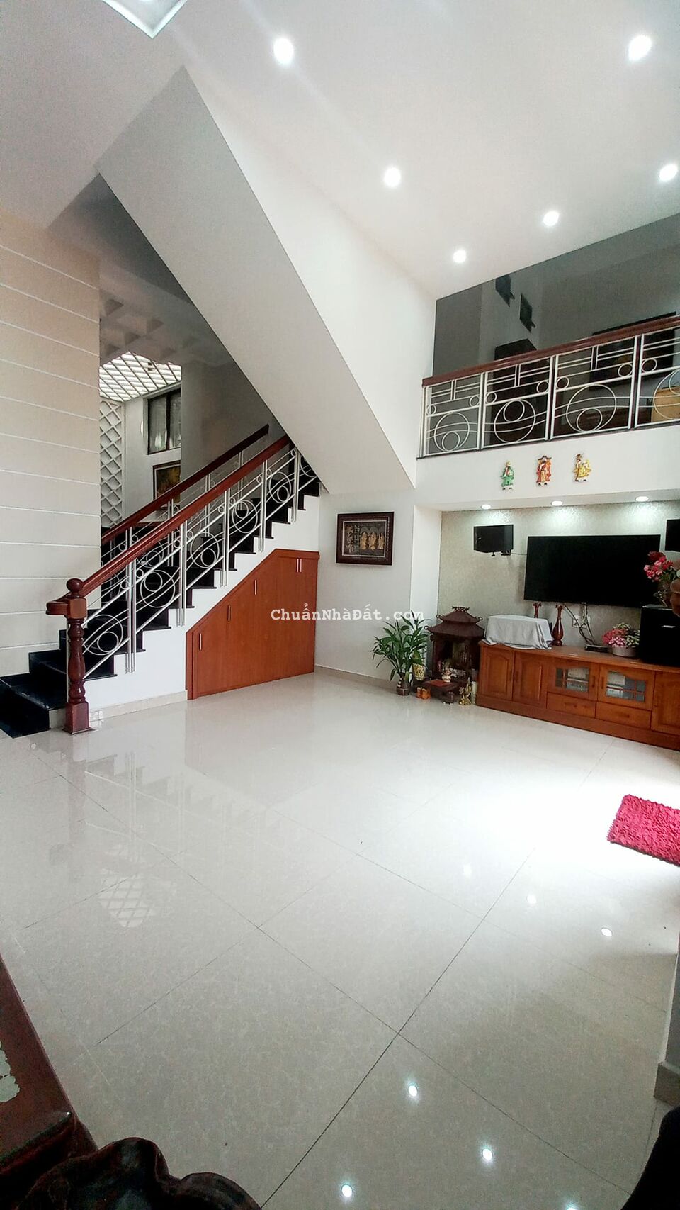 Biệt thự đẹp, 502 Huỳnh Tấn Phát, Quận 7. 10*13. 13 tỷ. Xe hơi quay đầu.