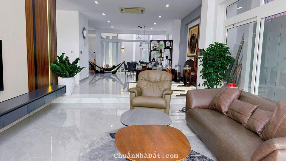 Bt đường 12 m làng đại học ABC PK , 10*25 đại hạ giá 24 tỷ.