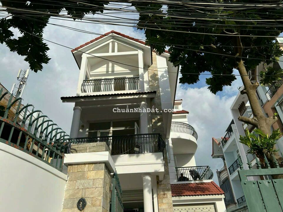 Biệt thự đẹp Nguyễn Văn Linh, Quận 7. 8*30, 4 tầng, hạ giá mạnh 17 tỷ.