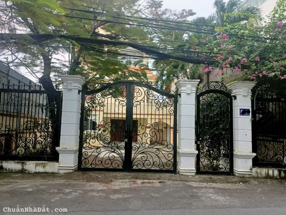 Biệt thự 4 tầng bề thế căn góc đường 12m, Quận 7. 18*18, 27 tỷ. Biệt thự 4 tầng bề thế căn góc đường 12m, Quận 7. 18*18, 27 tỷ.