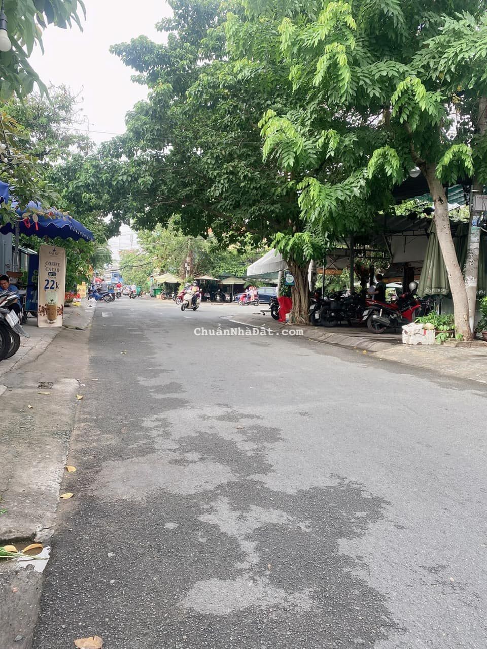 Biệt thự 4 tầng bề thế căn góc đường 12m, Quận 7. 18*18, 27 tỷ. Biệt thự 4 tầng bề thế căn góc đường 12m, Quận 7. 18*18, 27 tỷ.