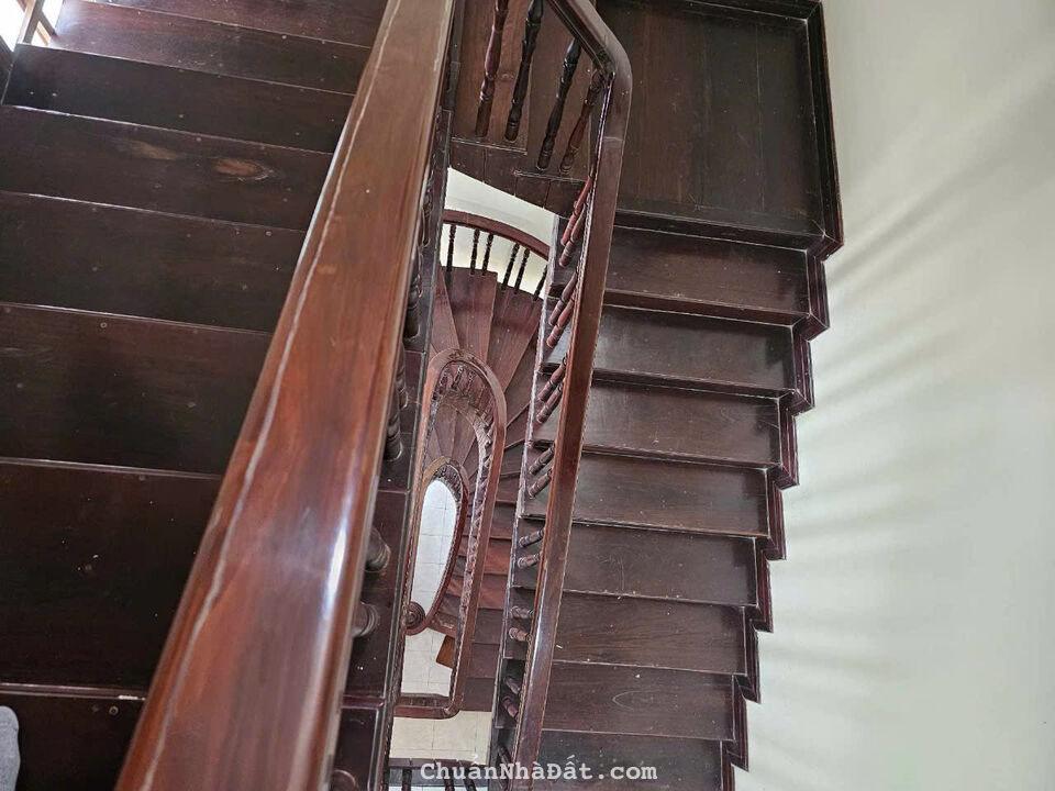 Biệt thự 4 tầng bề thế căn góc đường 12m, Quận 7. 18*18, 27 tỷ. Biệt thự 4 tầng bề thế căn góc đường 12m, Quận 7. 18*18, 27 tỷ.