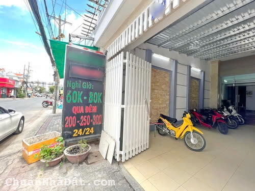 Khách sạn mới đẹp 7 tầng, thang máy, mt  BV Ba Quận 7. 5*24, 20 tỷ.