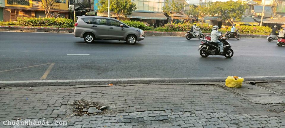 Căn góc hai mặt đường lớn 40m, Tân Thuận Tây Quận 7. kDBB tuyệt vời. Cho xd cao tầng.13 tỷ.