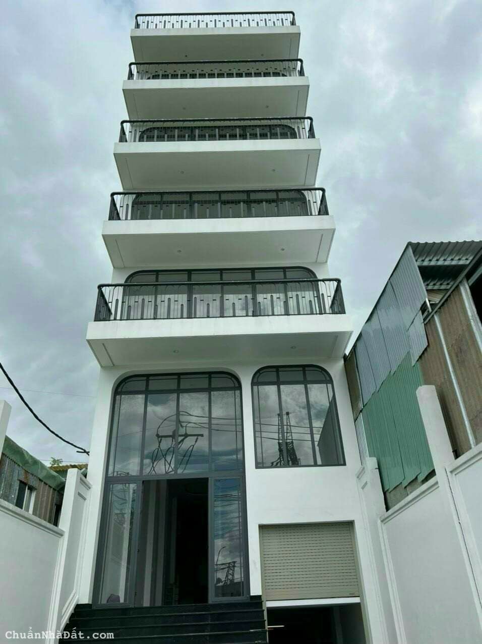 Nhà mặt tiền đường Phạm Hữu Lầu, 6 tàng mới đẹp lung linh. 6,3*35, 22 tỷ.