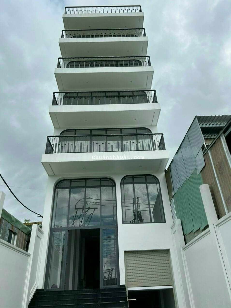 Nhà mặt tiền đường Phạm Hữu Lầu, 6 tàng mới đẹp lung linh. 6,3*35, 22 tỷ.