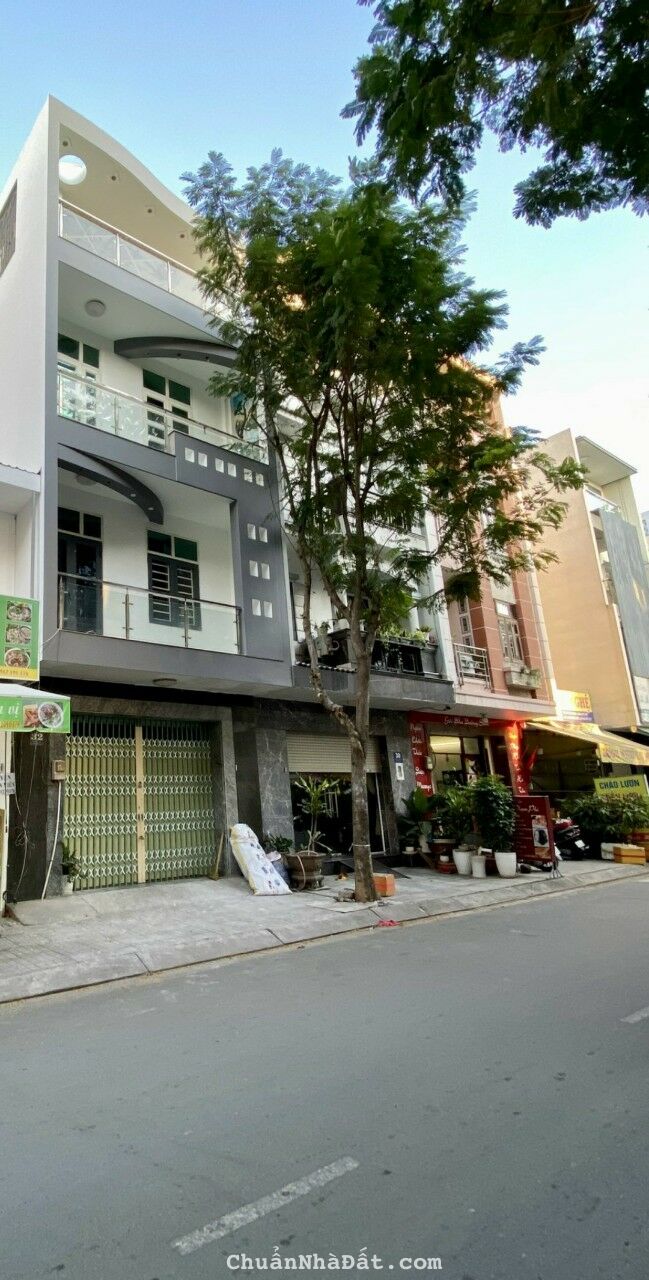 Nhà phố 4 tàng mặt tiền đường số 2 , trục chính vào KDC Công ích, Phú mỹ. KDBB sầm uất.