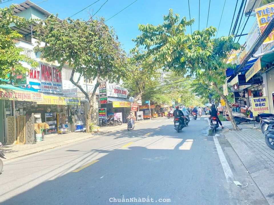 Nhà mặt tiền đường Tôn Thất Thuyết, Quận 4. DT  5*18,