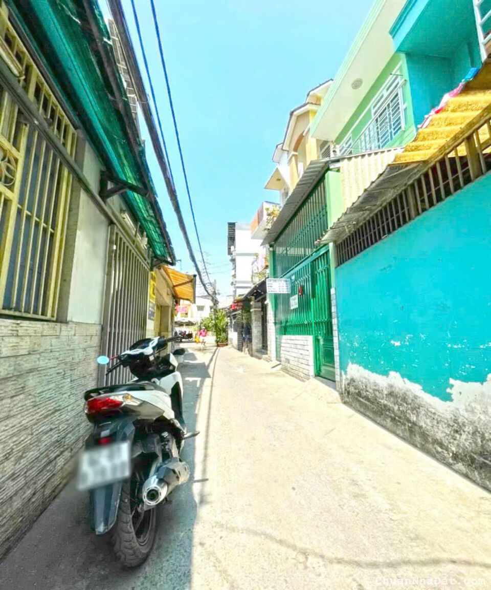 Nhà 2 tầng 1/ 30 m ra HTP, Quận 7. 4,5m nở hậu, 65 m2 thổ cư. Hơn 4 tỷ.