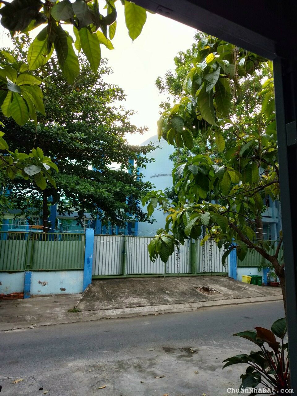 Giảm giá nhà 4 tầng đường số 12m, khu VIP Sadeco Phước Kiển, 5*18,5m