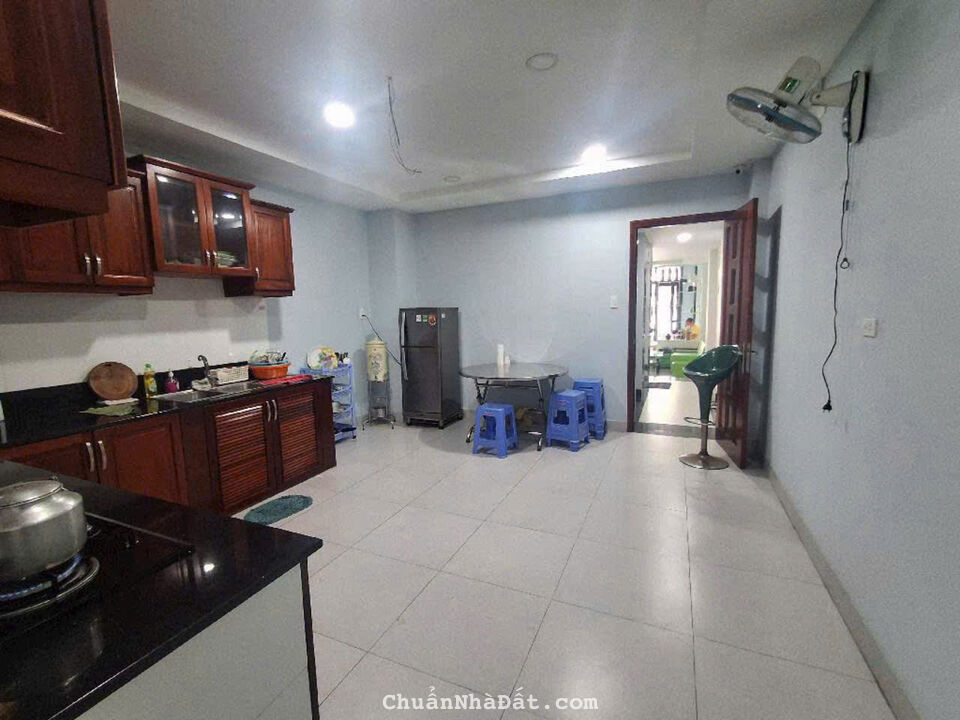 Nhà sân vườn hẻm xe hơi thông quận 7. 98 m2 thổ cư chỉ 5,7 tỷ. Cạnh Phú Mỹ Hưng.